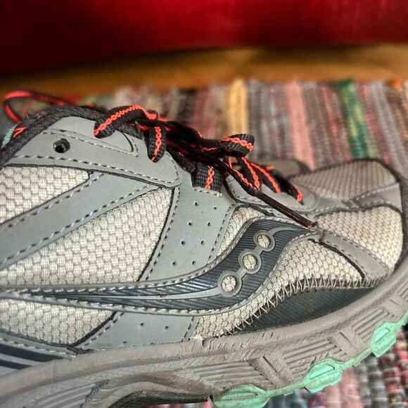 Saucony Women’s Sneakers in Gray and Green with Orange Laces Size 9 - Picture 3 of 15